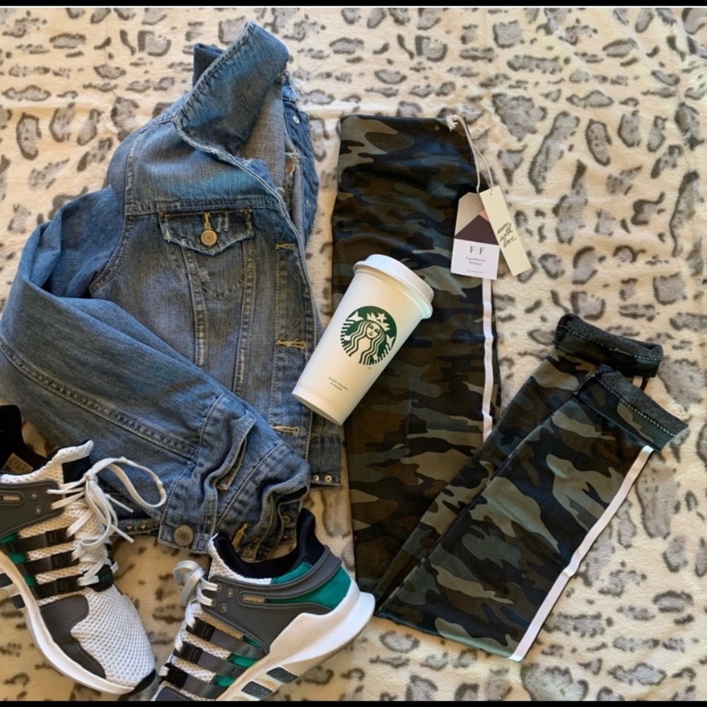 Women’s Rue21 L/XL Camo Fleece Back Leggings NWT - Picture 2 of 8